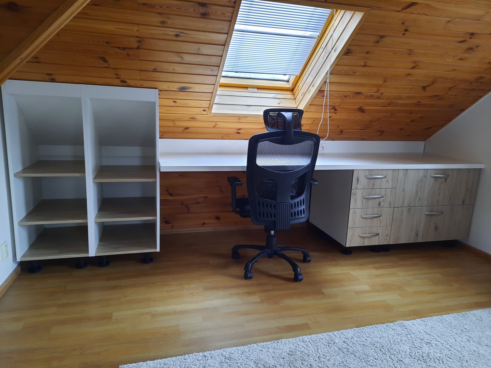 Kancelářský nábytek na míru z naší dílny